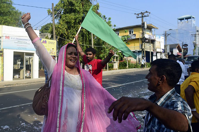 Supporters of Sri Lanka's main opposition candidate Maithripala Sirisena celebrate in the streets of Colombo after Sri Lanka's President Mahinda Rajapakse conceded defeat in the country's presidential election on January 9, 2015. Photo: AFP