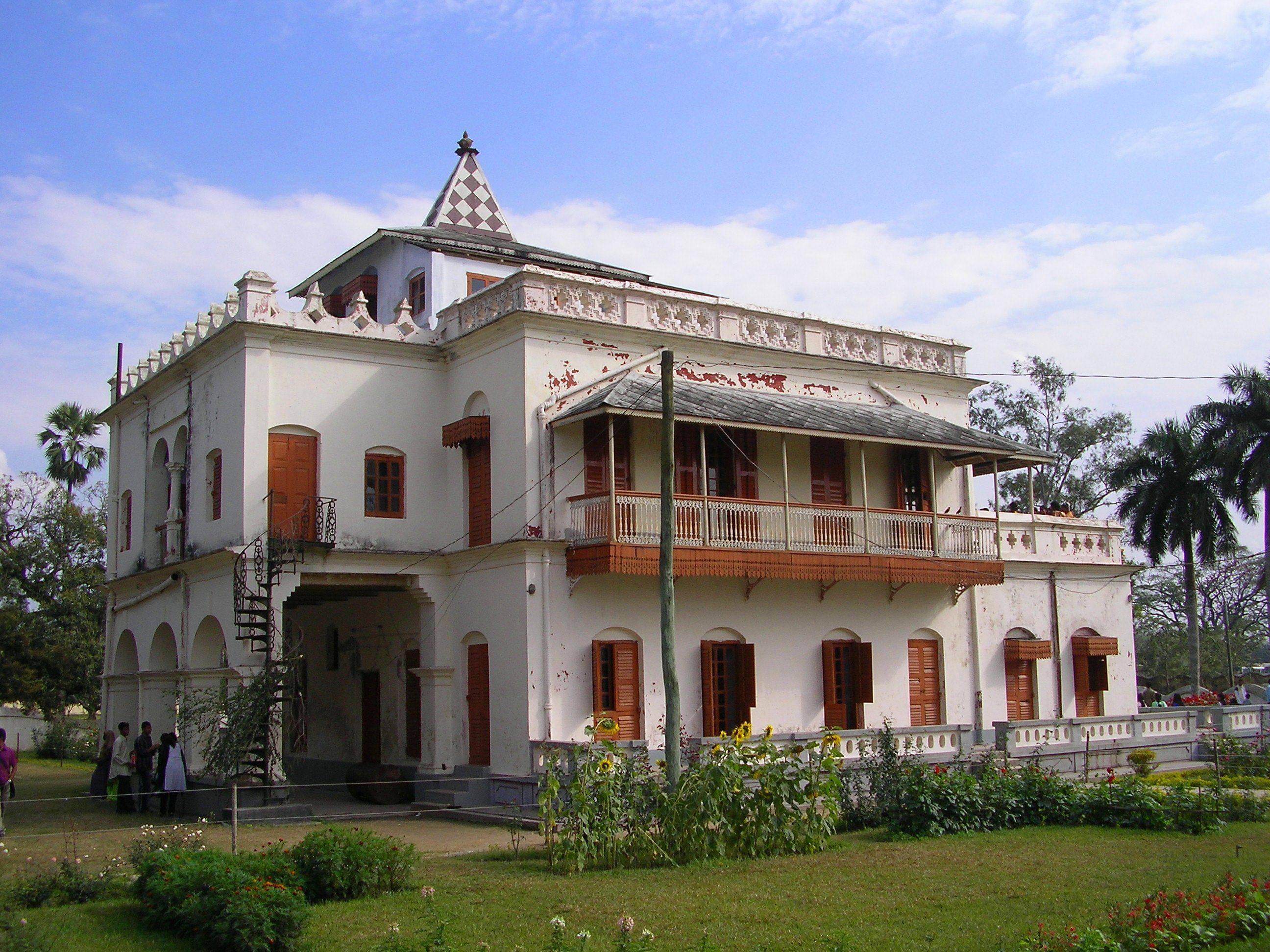 Shilaidaha Kuthibari is a historic place in Kumarkhali Upazila of Kushtia district in Bangladesh. Photo taken from Wikipedia.