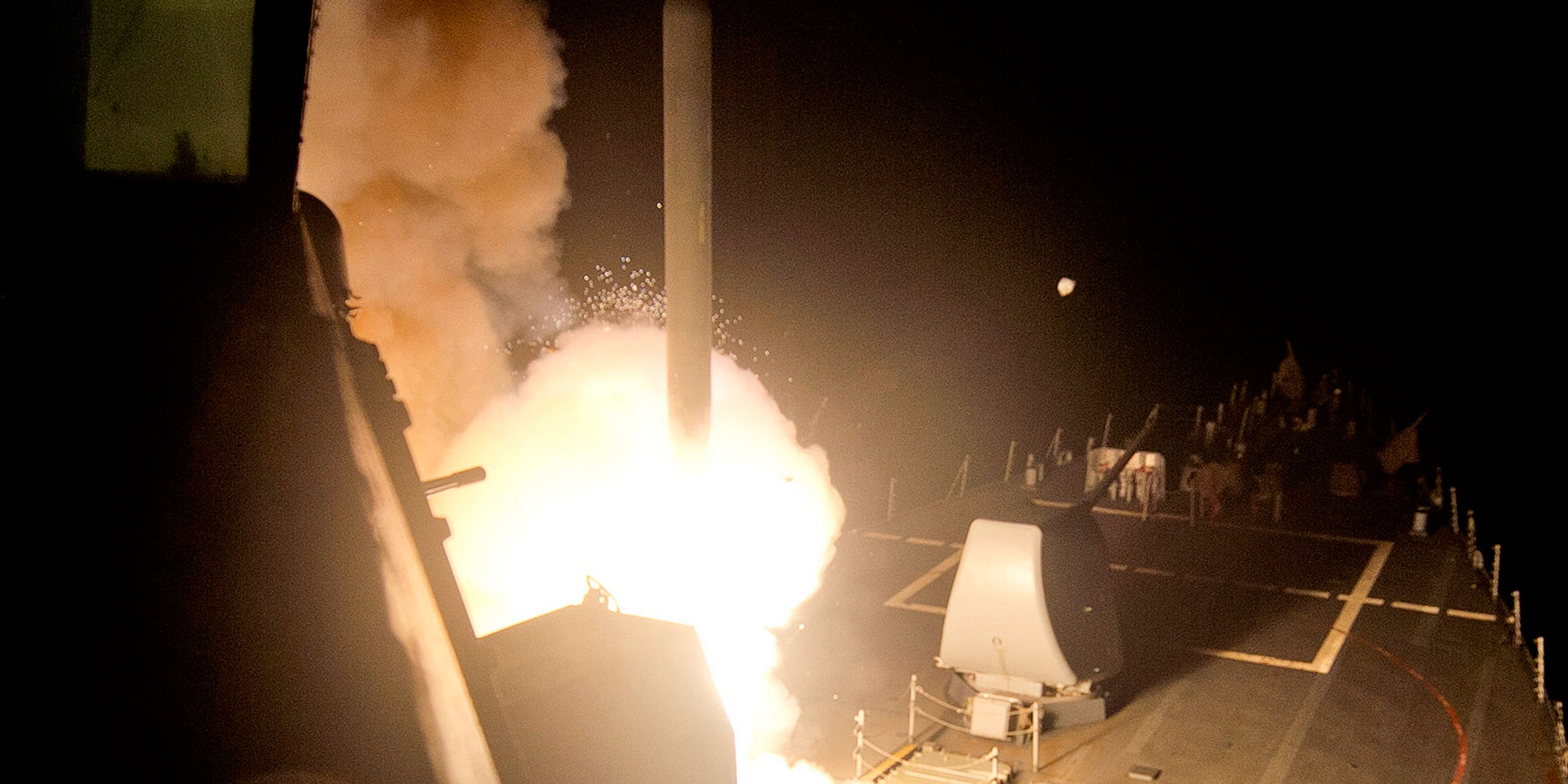 A Tomahawk cruise missile is launched against ISIL targets from the US Navy guided-missile destroyer USS Arleigh Burke, in the Red Sea September 23, 2014. Photo: Reuters 