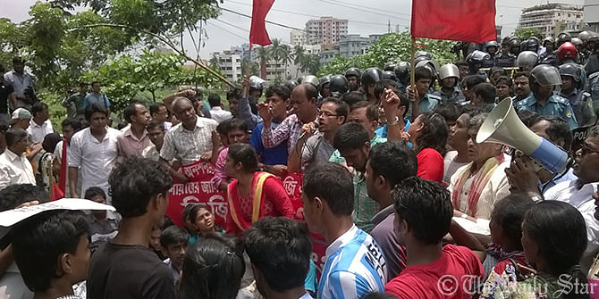 Police resist demonstrating workers of Tuba Group in front of the building of Bangladesh Garment Manufacturers and Exporters Association at Karwan Bazar in the capital Tuesday. The workers go to lay siege to the BGMEA building demanding three-month salaries and Eid bonus. Photo: Akram Hosen
