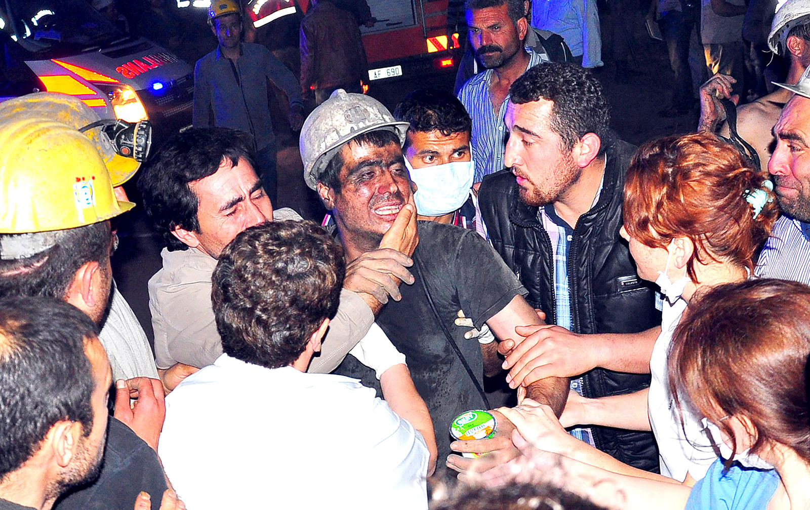 A rescued miner surrounded by relatives, medics and other miners cries after being rescued from a coal mine he was in trapped in Soma, a district in Turkey's western province of Manisa May 13, 2014. Photo: Reuters