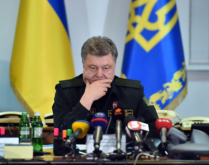 Ukrainian President Petro Poroshenko looks on prior to a live broadcast in Kiev to order the military to implement a ceasefire early on February 15, 2015. Photo: AFP