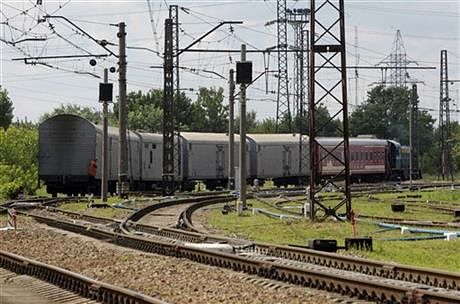A refrigerated train loaded with bodies of the passengers of Malaysian Airlines flight MH17 departs Kharkiv railway station, Ukraine, Tuesday. Photo: AP
