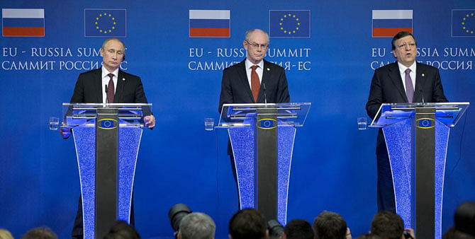 Russian President Vladimir Putin, left, European Council President Herman Van Rompuy, centre, and European Commission President Jose Manuel Barroso attend a news conference at the European Commission headquarters in Brussels, Belgium, January 28, 2014.