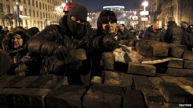 Demonstrators continued to build barricades in central Kiev