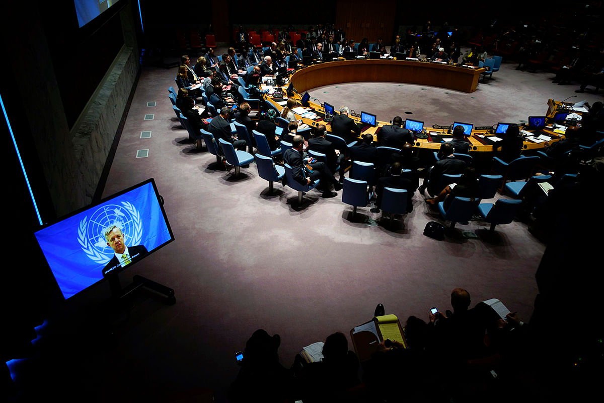 UN Ebola mission chief Anthony Banbury (on Screen) speaks to members of the United Nations Security Council during a meeting on the Ebola crisis at the UN headquarters in New York , October 14, 2014. Photo: Reuters