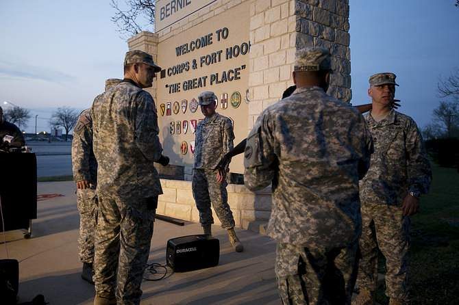 Military personnel wait for a press conference to begin at Ft Hood, Texas, April 2, 2014. Several people were killed on Wednesday when a gunman opened fire at a US Army base in Fort Hood, Texas, the site of another rampage in 2009, US officials said. Photo: Reuters