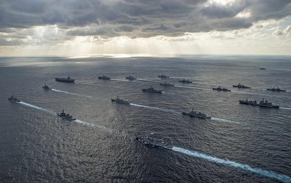 US Navy and Japan Maritime Self-Defense Force ships steam in formation during their military manoeuvre exercise known as Keen Sword 15 in the sea south of Japan, in this November 19, 2014. Photo: Reuters