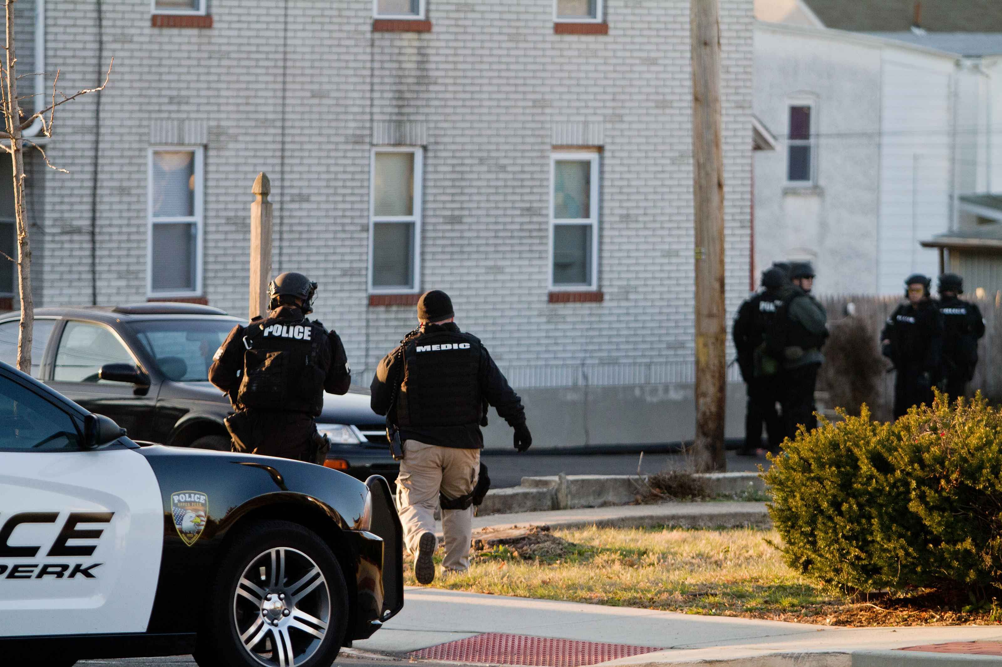Police stand outside the house in which suspect Bradley Williams-Stone, 35, was believed to be hiding in Pennsburg, Pennsylvania, December 15, 2014. Photo: Reuters
