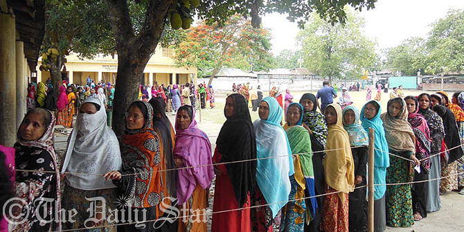 Female voters queue up for casting their votes at Haragachh Government Primary School polling centre in Kaunia upazila of Rangpur on Monday morning. The voting has begun around 8:00am in 12 upazila parishads of eight districts of the country. Photo: Star
