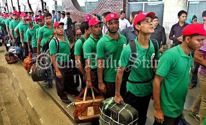 This Star photo taken on April 25, 2013 shows workers queuing up at Hazrat Shahjalal International Airport to fly to Malaysia to take up plantation jobs.